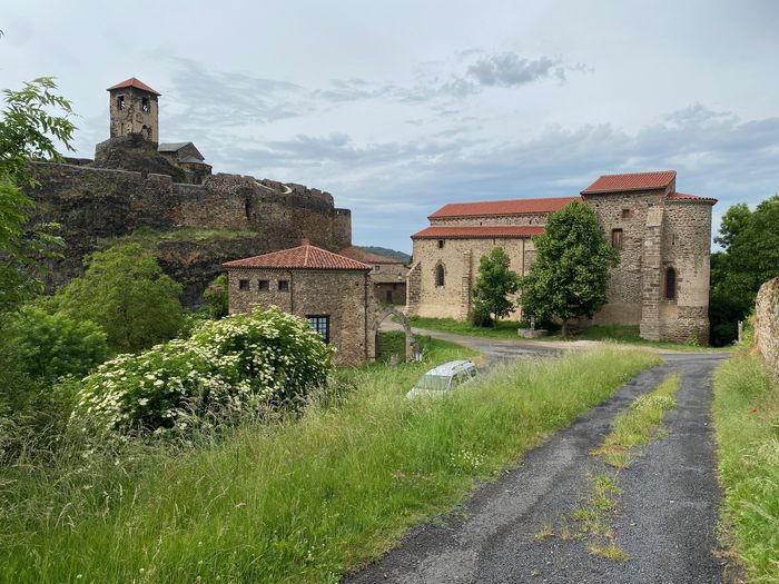 Visite du château et de sa chapelle romane, Château et sa chapelle, Saint-Ilpize