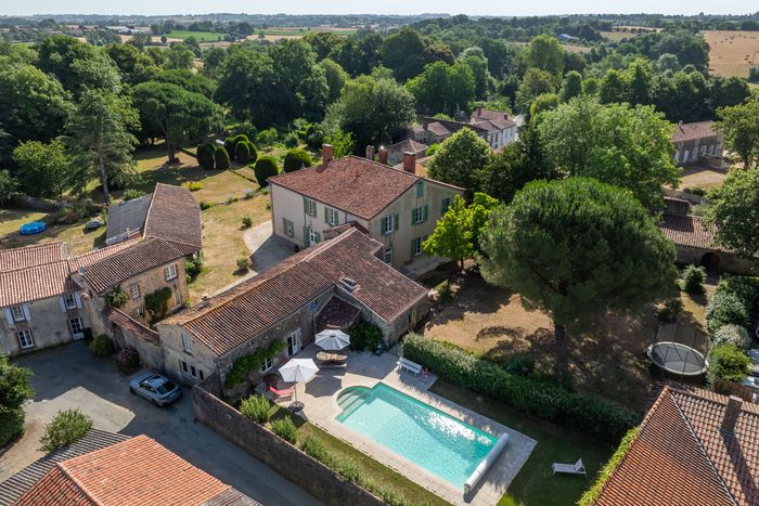 Visite du Prieuré Saint Pierre, le jardin, le parc et les éléments architecturaux inscrits à l’inventaire du Patrimoine des Monuments historiques, 2, rue du Prieuré 85700 Réaumur, Réaumur