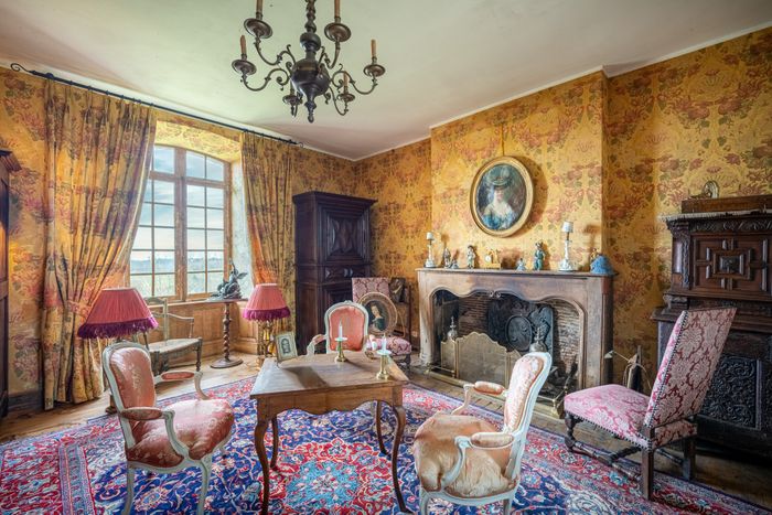 Visite d’un logis du XVIIe siècle et du musée Richard Cœur de Lion, Domaine de Châlus-Chabrol, Châlus