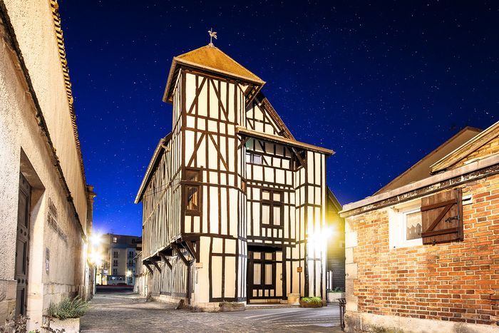 Visite d’une des plus anciennes maisons à pans de bois de Châlons-en-Champagne, Maison Clémangis, Châlons-en-Champagne