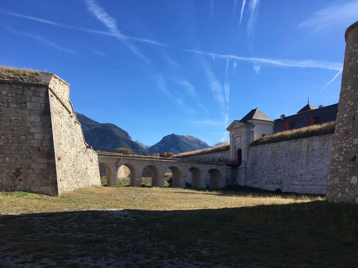Visite d&rsquo;une place forte inscrite au Patrimoine mondial, Village fortifié de Mont-Dauphin, Mont-Dauphin