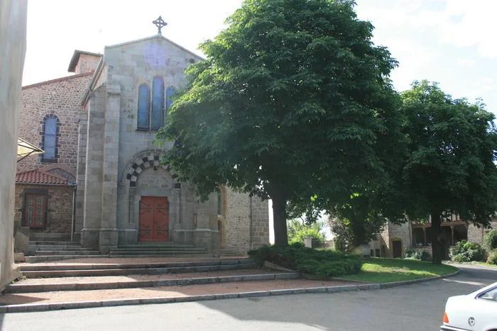 Visite Eglise de Pouilly-les-Nonains, Église, Pouilly-les-Nonains