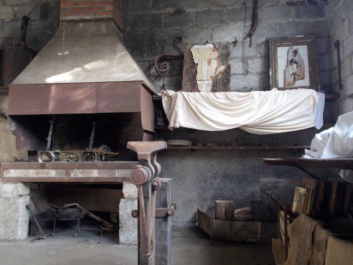 Visite exceptionnelle de la forge + de l’exposition d’oeuvres réalisées à partir de papiers peints du XIXe et XXe siècle, Forge, Aubusson