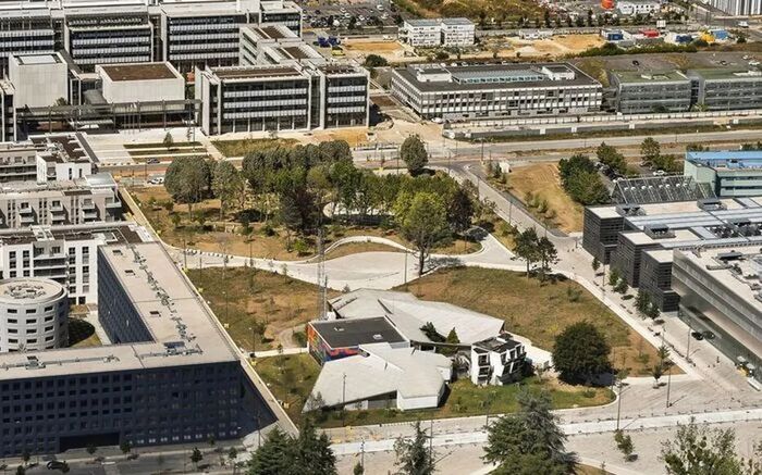 Visite extérieure du point F, Point F, Gif-sur-Yvette