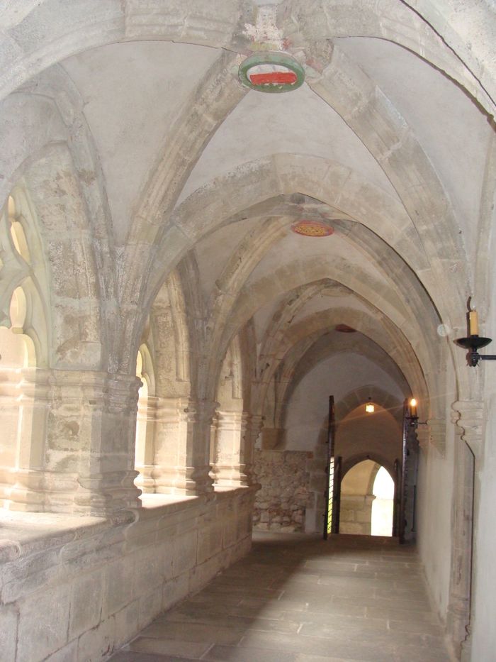 Visite flash du petit cloître gothique flamboyant de l’ancienne Chartreuse du Reposoir, Chartreuse du Reposoir – Le Carmel, Le Reposoir