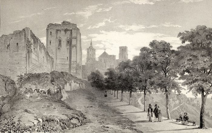 Visite guidée à Laon : De la destruction à la prise en compte du patrimoine laonnois, Parvis de la cathédrale de Laon, Laon