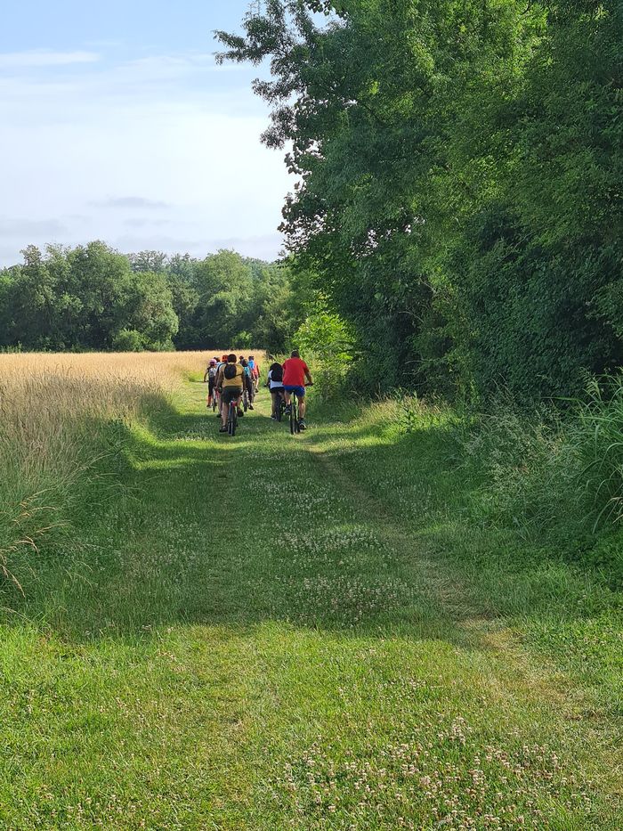 Visite guidée à vélo sur l&rsquo;ancien sentier de halage le long de la Baïse, Abbaye de Flaran, Valence-sur-Baïse