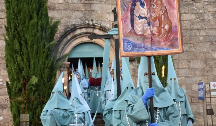 Visite guidée de la chapelle des Pénitents Bleus et procession des Pénitents bleus dans le cimetière de Saint-Junien, Chapelle Sainte-Madeleine, Saint-Junien