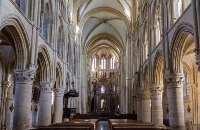Visite guidée de l’abbatiale Notre-Dame de Mouzon, Abbatiale Notre-Dame de Mouzon, Mouzon