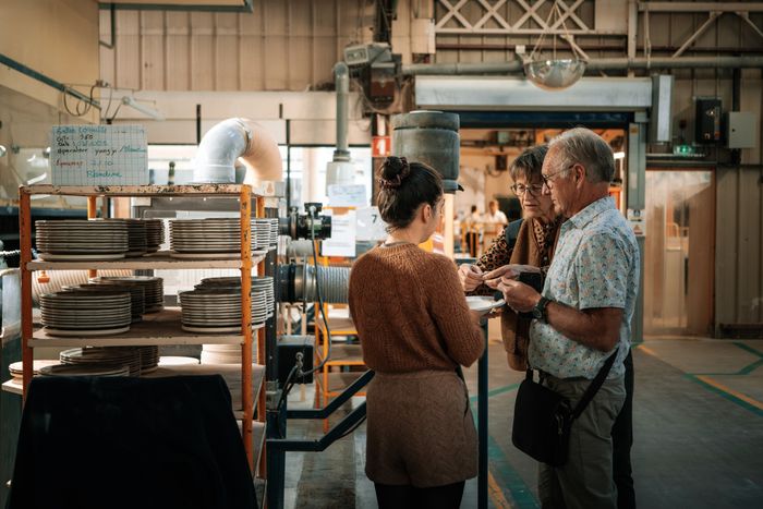 Visite guidée de l’usine de fabrication, Musée de la Faïencerie de Gien, Gien