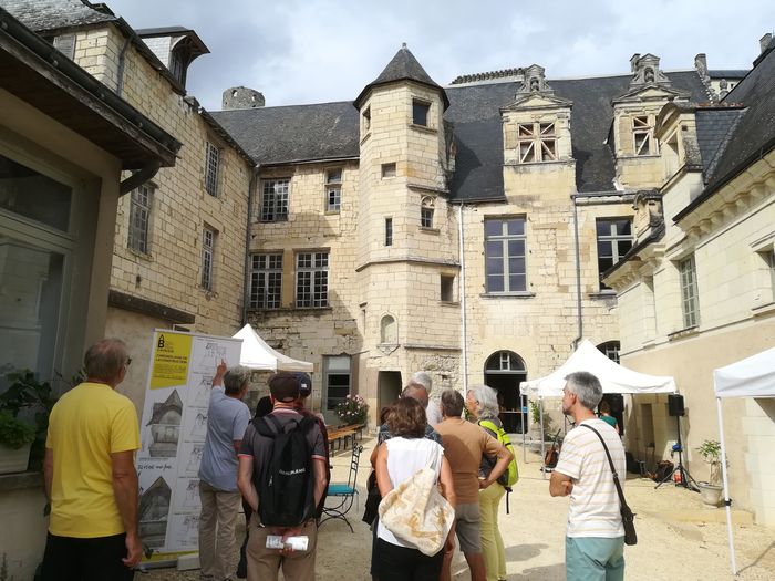 Visite guidée des combles du XIVᵉ siècle, Hôtel Bodard de la Jacopière – Centre International du Patrimoine, Chinon