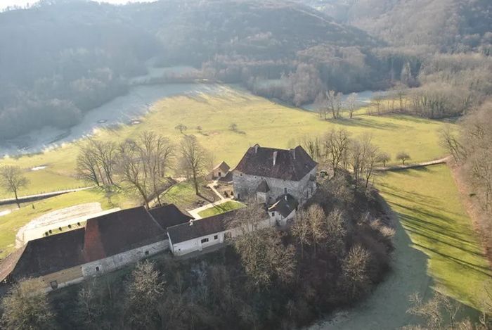 Visite guidée des extérieurs de la Maison Forte du Mollarond – 14ème siècle, Maison Forte du Mollarond, Saint-Jean-d’Avelanne