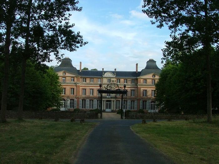 Visite guidée des extérieurs du Château de la Hallière, Château de la Hallière, Digny