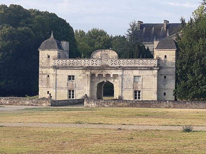 Visite guidée du château et du parc de Scorbé-Clairvaux, Château de Clairvaux – Musée international du jeu d’échecs, Scorbé-Clairvaux