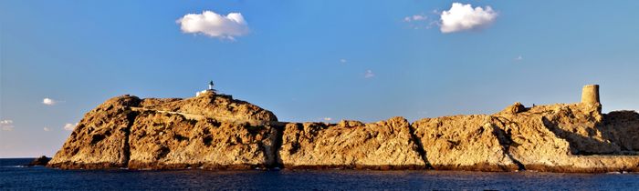 Visite guidée du phare de la Pietra (L&rsquo;Île-Rousse), Monument aux morts ile rousse, L&rsquo;Île-Rousse