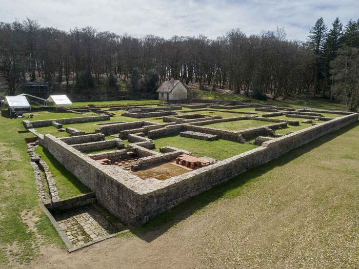 Visite guidée du site archéologique de Bibracte, Musée et site de Bibracte, Saint-Léger-sous-Beuvray