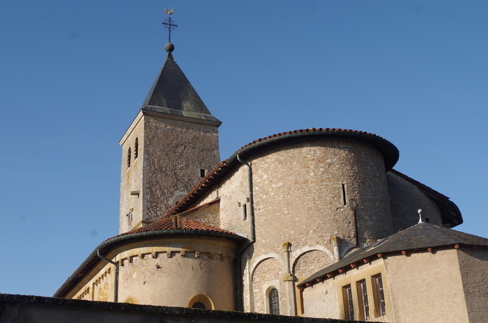 Visite guidée en continu d’une église romane fortifiée du XIIe siècle, Église Sainte-Croix, Lorry-Mardigny