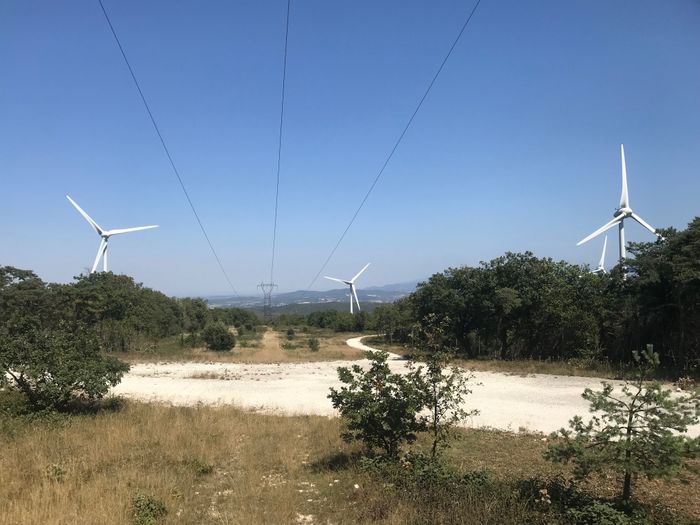 visite guidée sous les éoliennes de La Roche-Sur-Grane, Sous les éoliennes, La Roche-sur-Grane