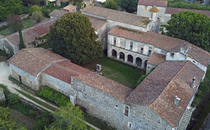 Visite historique du prieuré, Le Prieuré Saint-Barthélémy, Azay-le-Brûlé