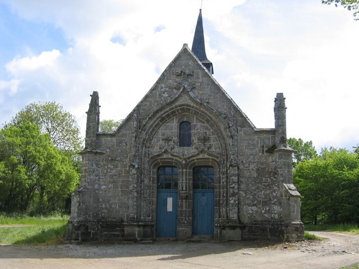 Visite libre de la Chapelle de Brouël, Chapelle Notre-Dame-de-Mille-Secours de Brouël, Ambon