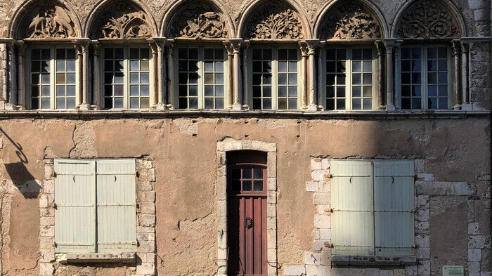 Visite libre de la maison canoniale du XIIIᵉ siècle face à la cathédrale, Cloître Notre-Dame, Chartres