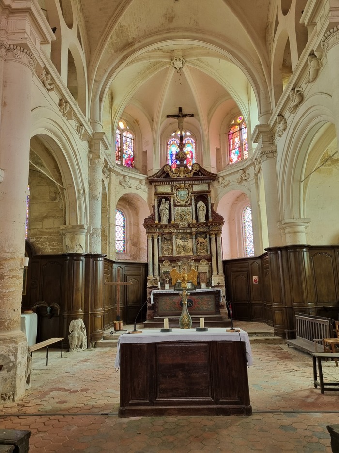 Visite libre de l’exposition : « Notre Dame d’EPIAIS-RHUS mise en lumière », Église Notre-Dame, Épiais-Rhus