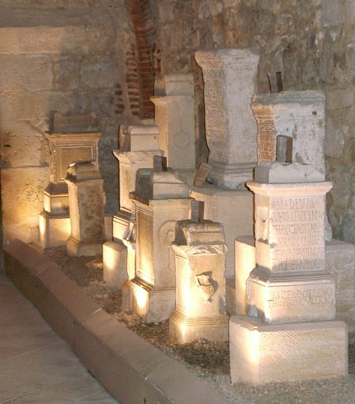 Visite libre : découvrez le musée archéologique et les salles de la pharmacie de l’amiral Boué de Lapeyrère et du maréchal Lannes, Hôtel de Ville, Lectoure