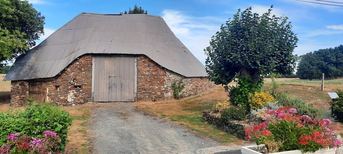 Visite libre d’une grange ovalaire, Grange ovalaire de Germignac,