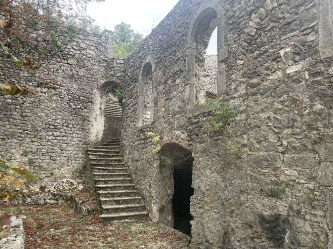 Visite privée du « château Russe » de Sauve, Ruines du château Russe, Sauve