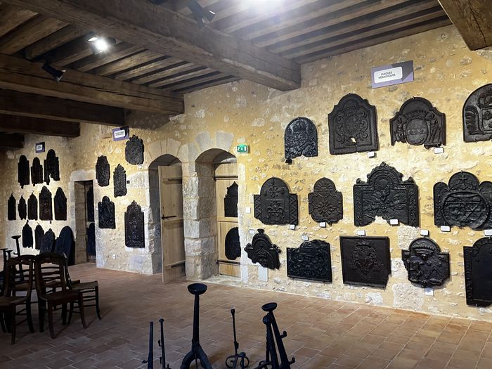 Visites du château et de ses collections d’objets des fonderies périgordines, Château de Barrière, Villamblard