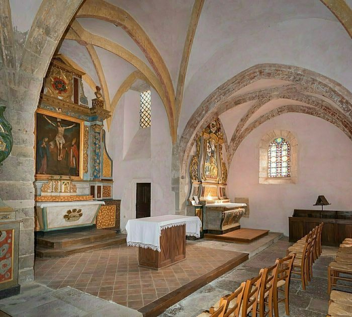 Visitez la petite église communale de Saint-Amans-de-Varès et découvrez son riche mobilier, Église de Saint-Amans-de-Varès, Sévérac d’Aveyron