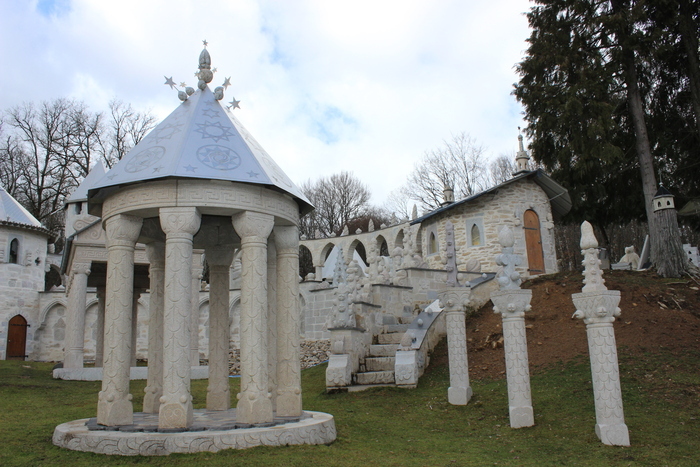 Visitez les Pierres Initiatiques de Saint-Nicolas, Les Pierres Initiatiques de Saint-Nicolas, La Geneytouse