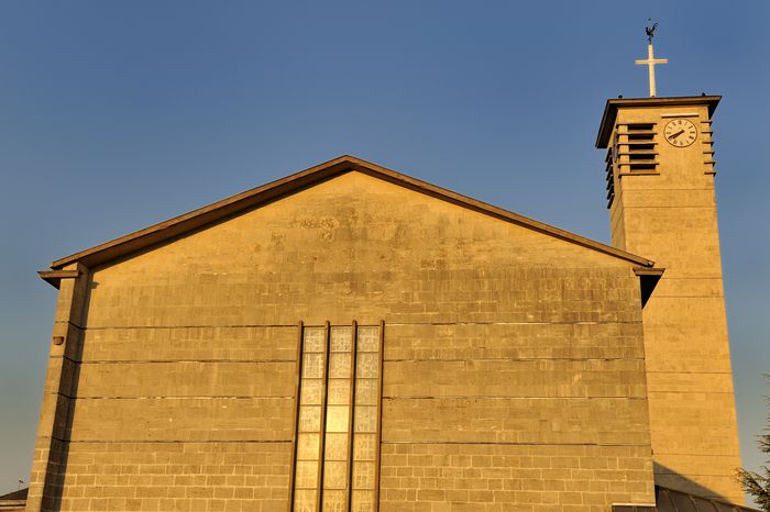 Visitez librement une église au style résolument moderne, Eglise Saint-Denis, Roussy-le-Bourg