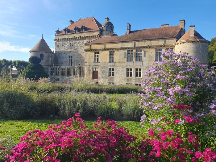 Visitez un château du XVIe siècle et ses jardins avec un guide, Château du Pailly, Le Pailly