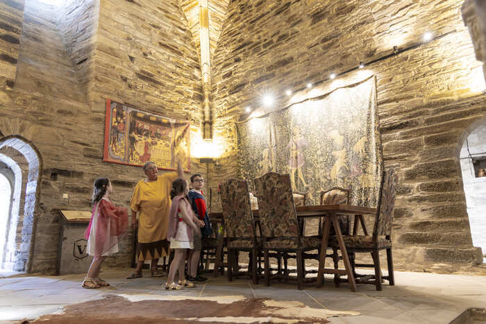 Voyage enchanté dans ce château : histoires, découvertes et déguisements au cœur du Moyen Âge, Château de Valon, Lacroix-Barrez